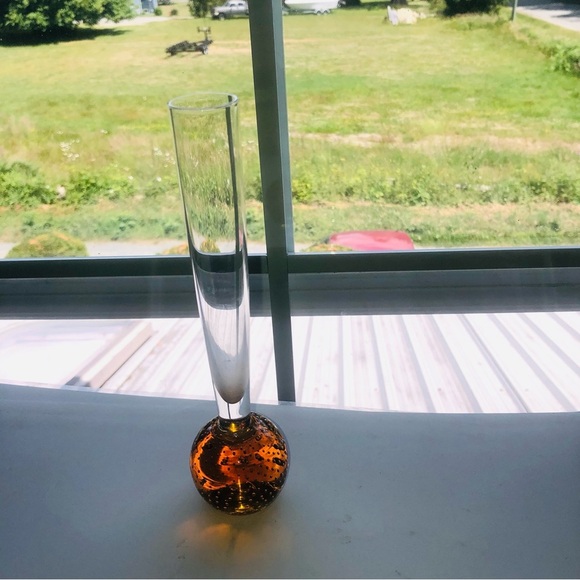 Mid Century Amber controlled bubble glass vase for that special flower - Picture 7 of 8